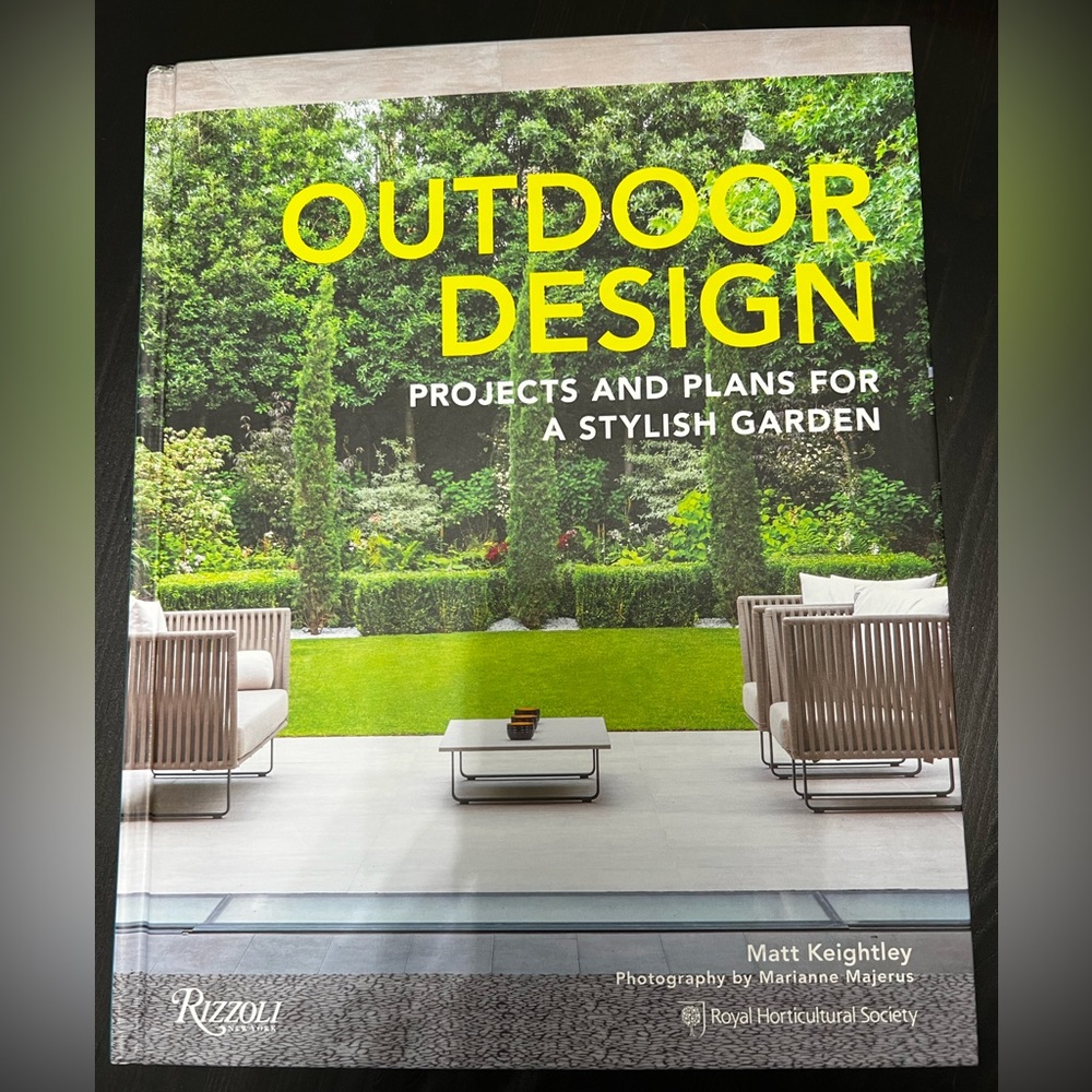 Outdoor Design: Projects & Plans for a stylish garden coffee table book
